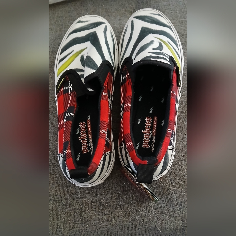 NWT Skechers Punkrose Memory Foam VEGAN Zebra & Red Plaid Slip-On's, Size 8.5 🌺